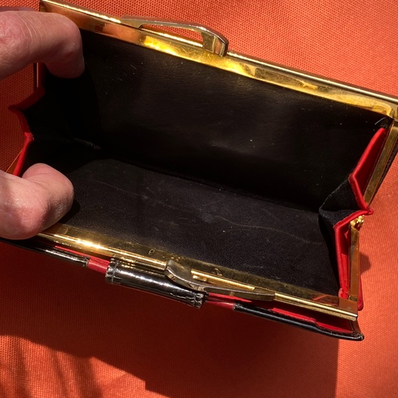 VTG patent leather wallet,made in Italy for Dayton,black/red,brass frame/clasp - Picture 7 of 13